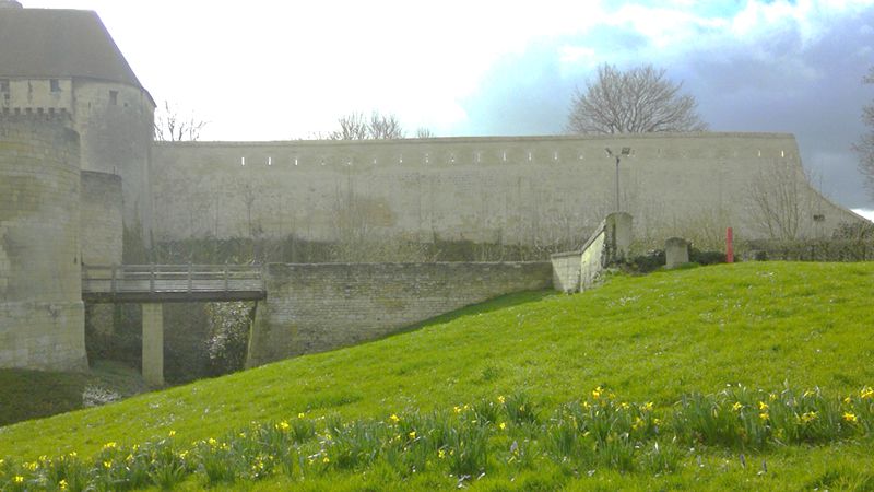 Consolidation et restauration des remparts SUD et EST et des passerelles Porte des Champs