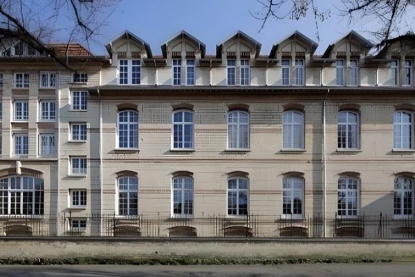 Restructuration partielle des locaux, restauration des ramparts et création d’un gymnase dans le collège Pasteur
