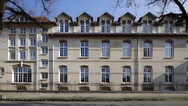 Restructuration partielle des locaux, restauration des ramparts et création d&rsquo;un gymnase dans le collège Pasteur